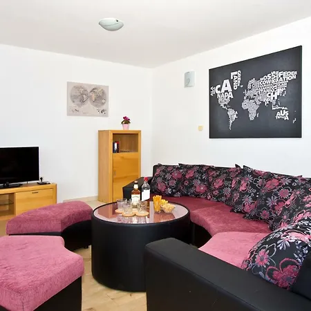 Michy - Family House For Big And Small Groups Omiš